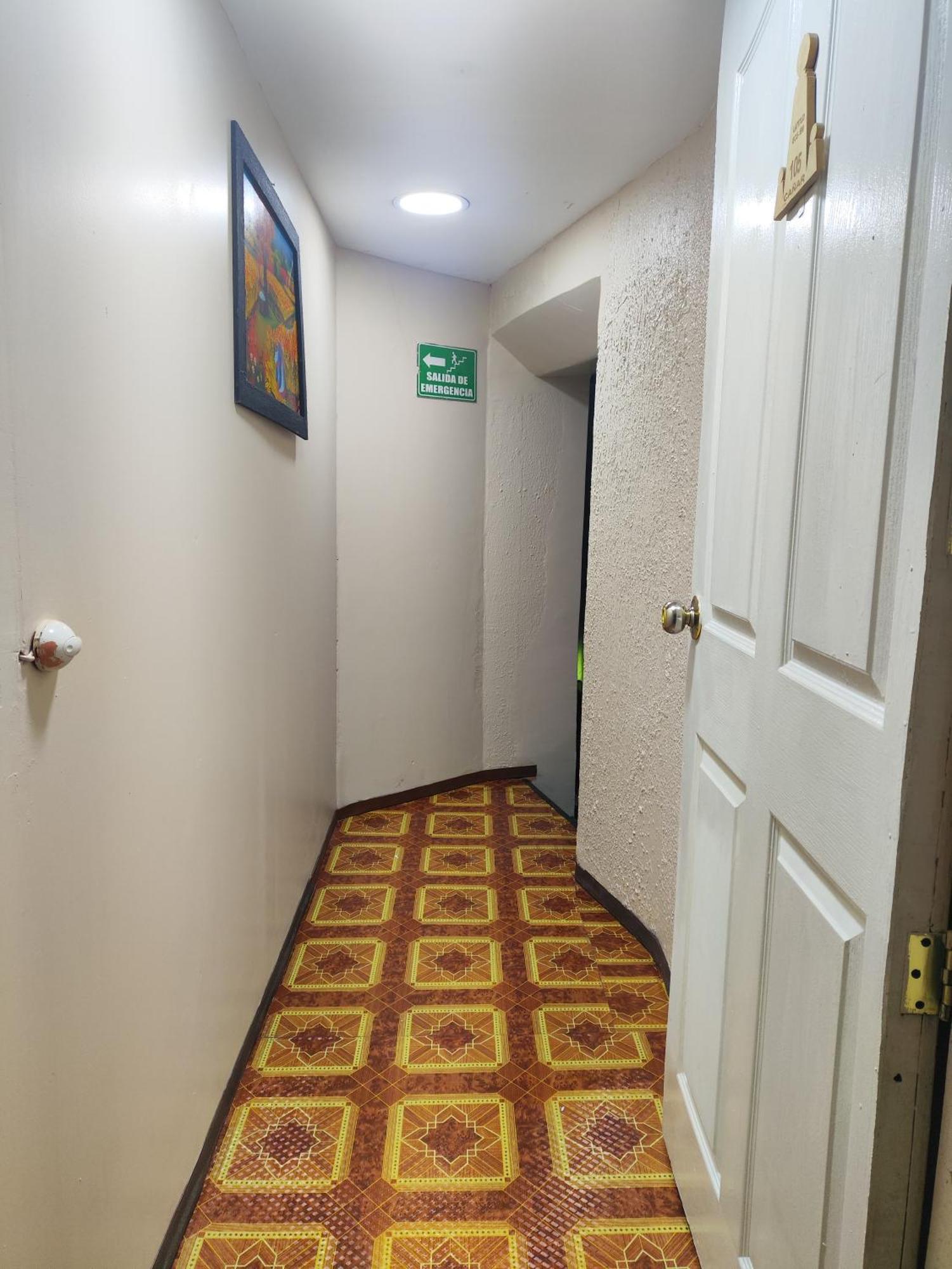 Hostal Latitud Ecuem Quito Exterior foto